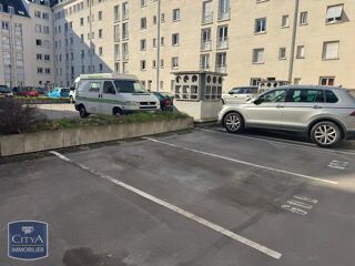  Parking / Garage � louer 