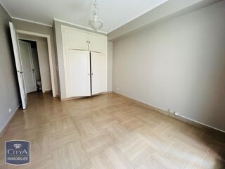  Appartement à louer 2 pièces 55 m²