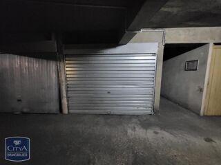  Parking / Garage à louer 