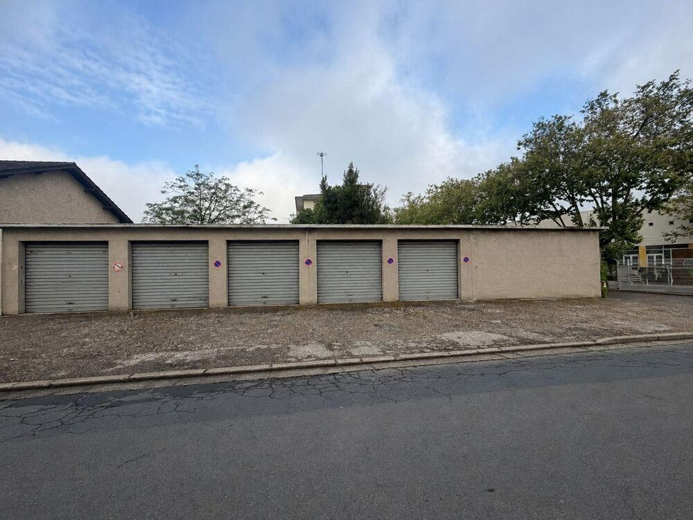 location Parking / Garage Décines-Charpieu (69150)