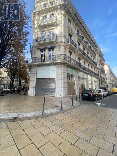 A LOUER // Local commercial b&eacute;n&eacute;ficiant d'un emplacem... 2571 38000 Grenoble