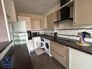  Appartement à louer 5 pièces 82 m²