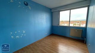  Appartement à louer 4 pièces 75 m²