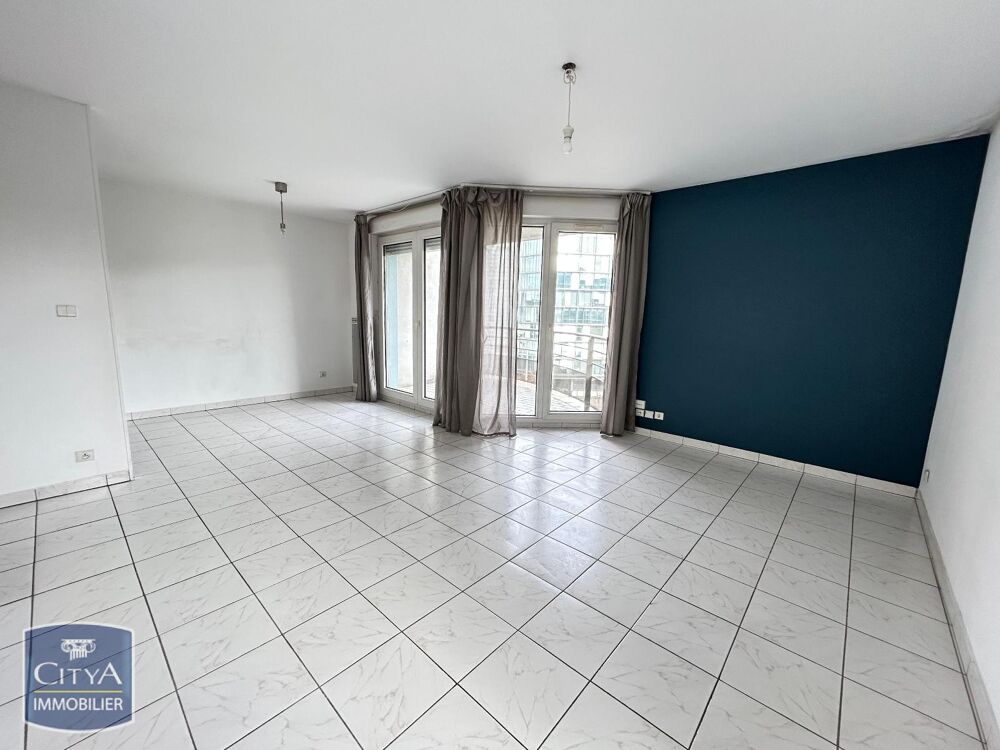GRENOBLE proche Gare: Ce bien immobilier offre une super....
