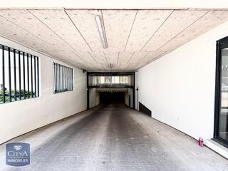  Parking / Garage à louer 