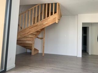  Appartement à louer 4 pièces 83 m²