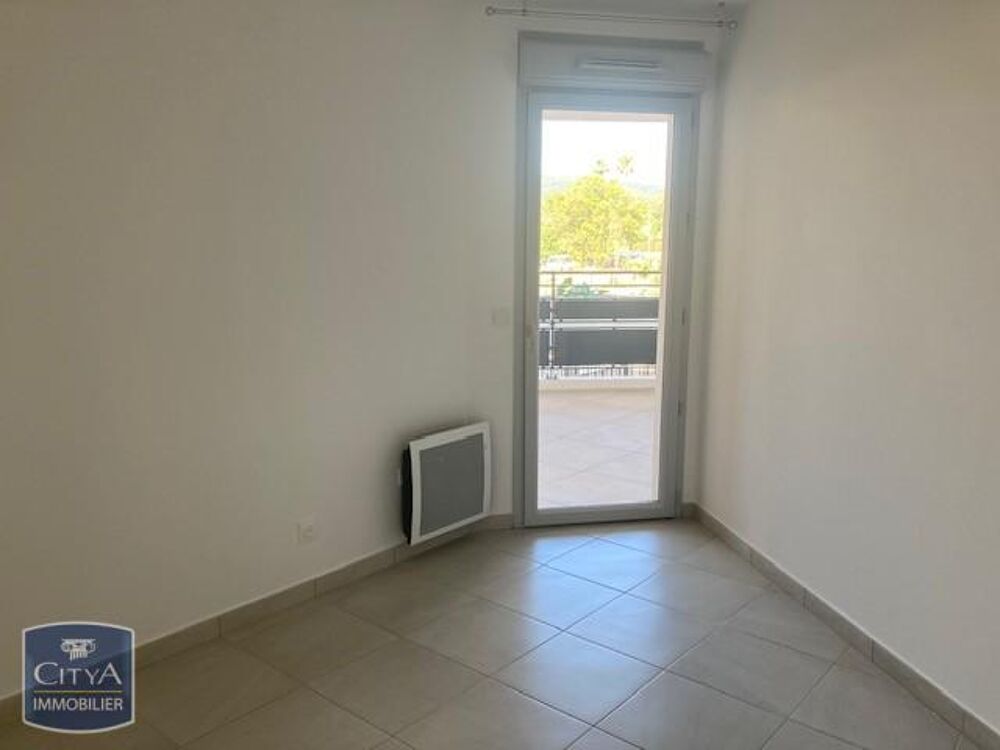 location Appartement - 3 pièce(s) - 64 m² Hyères (83400)