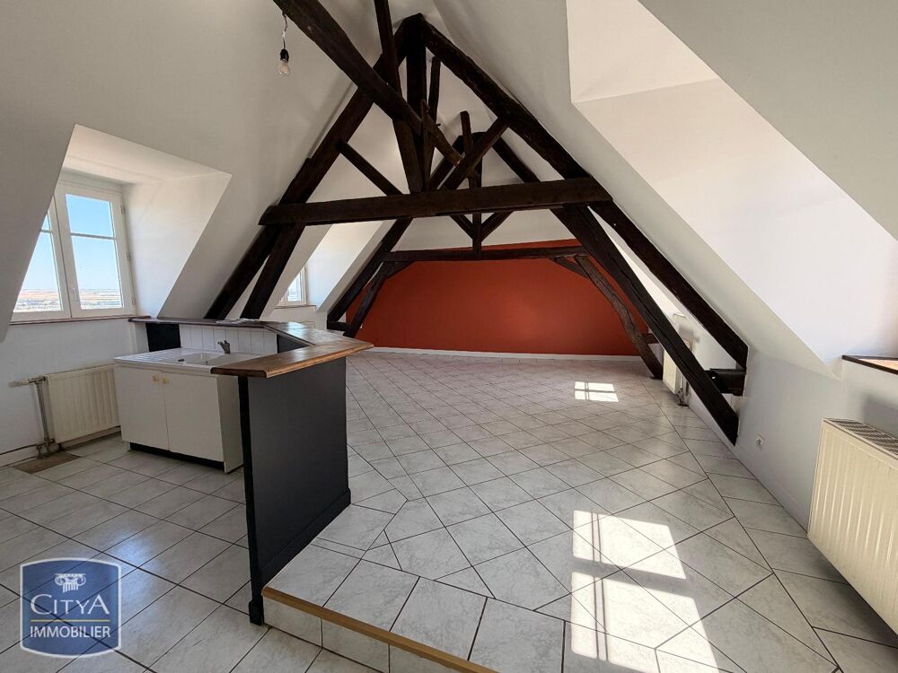 EXCLUSIVITÉ - GRAND APPARTEMENT AVEC POUTRES À louer : v....