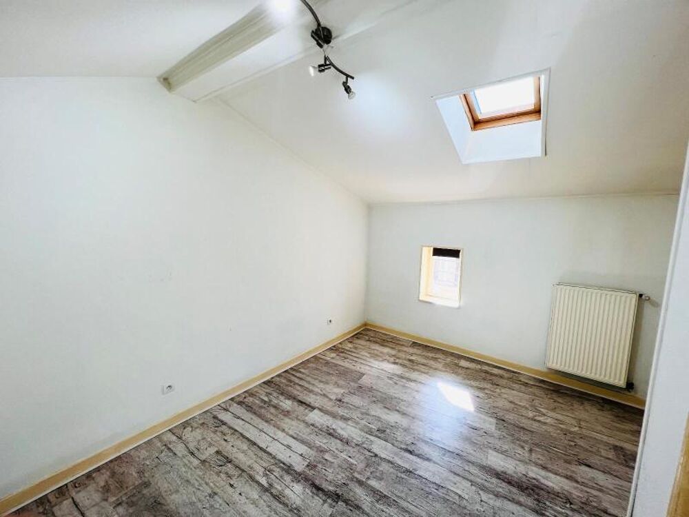 Venez découvrir cet Appartement T3 situé rue Saint Nizie....