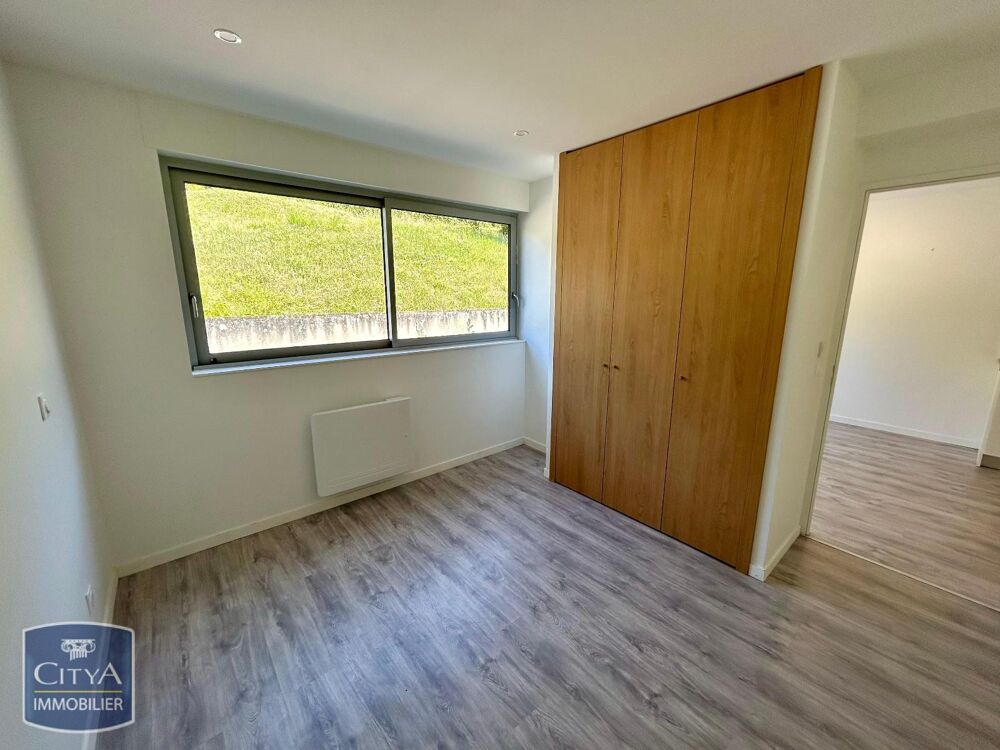 THIERS - T2 RENOVE - RESIDENCE SECURISEE AVEC ASCENCEUR ....