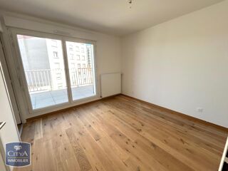  Appartement à louer 4 pièces 77 m²