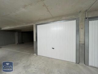  Parking / Garage à louer 35 m²