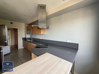 Appartement à louer 5 pièces 246 m²