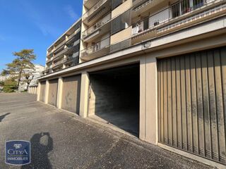  Parking / Garage à louer 