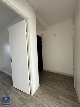  Appartement à louer 4 pièces 80 m²