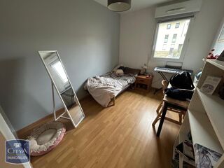 Appartement à louer 4 pièces 85 m²