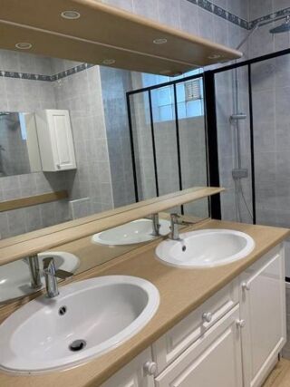  Appartement à louer 5 pièces 110 m²