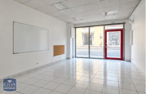 &Agrave; LOUER : Local commercial de 83 m&sup2; id&eacute;alement situ&eacute;,... 980 71000 Mâcon
