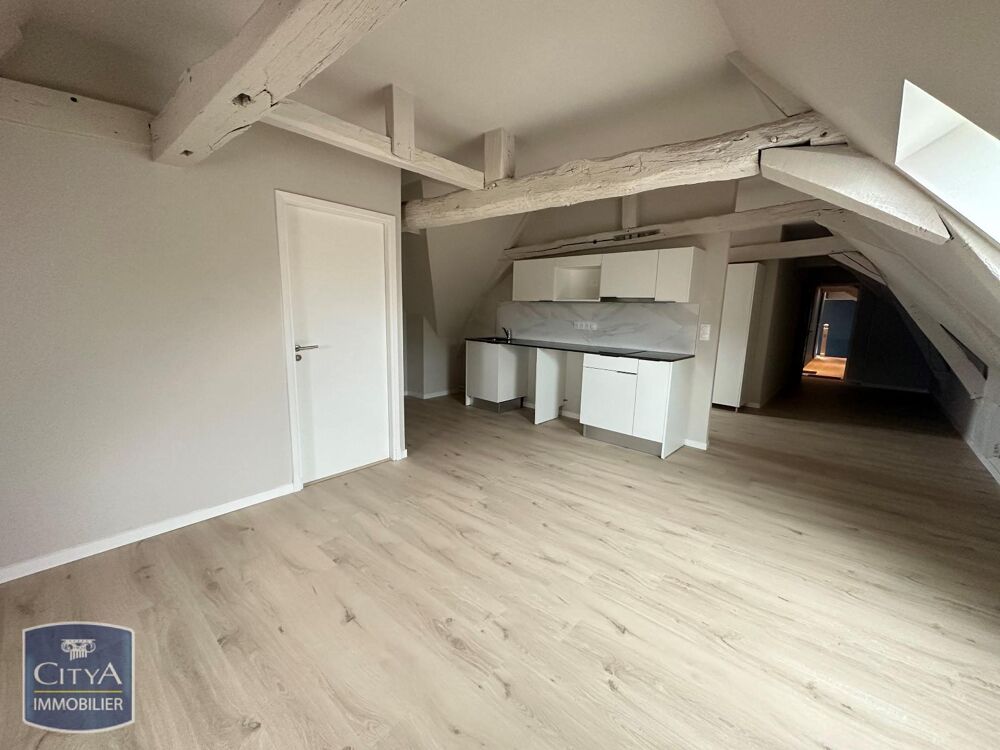 À LOUER : Appartement T1bis à Douai, situé dans un quart....