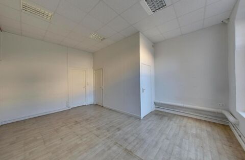 Bel espace bureau situé au rez de chaussée avec 2 cav... 1400 71000 Macon