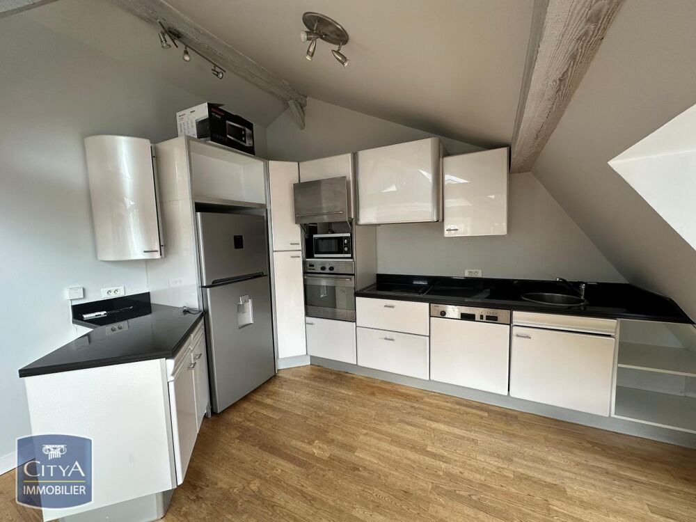 Citya Jaude vous propose un très bel appartement situé R....