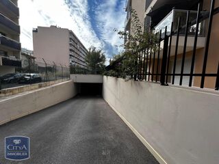  Parking / Garage � louer 