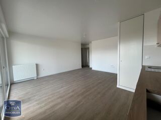  Appartement à louer 4 pièces 82 m²