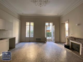  Appartement à louer 2 pièces 55 m²