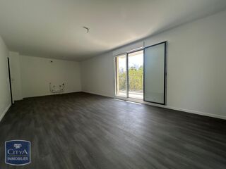  Appartement à louer 4 pièces 92 m²