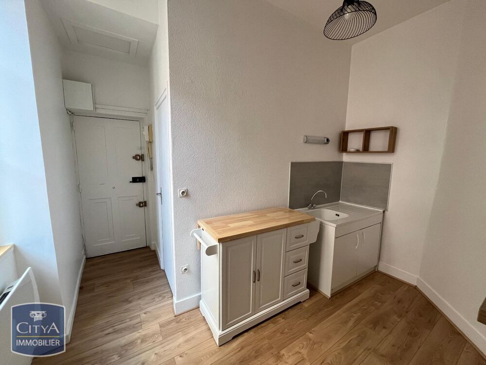 À LOUER : Dans une petite copropriété, découvrez ce char....