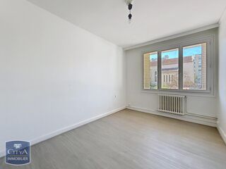  Appartement à louer 4 pièces 86 m²