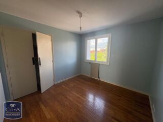  Appartement à louer 4 pièces 77 m²
