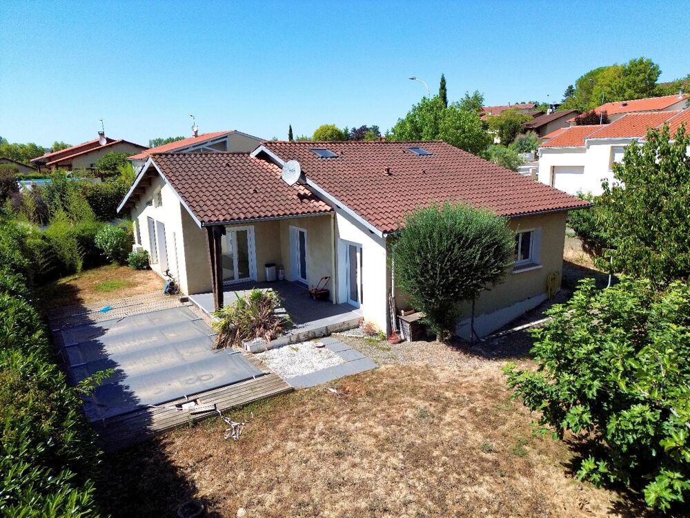 Maison contemporaine de plain-pied avec piscine - À Auch....