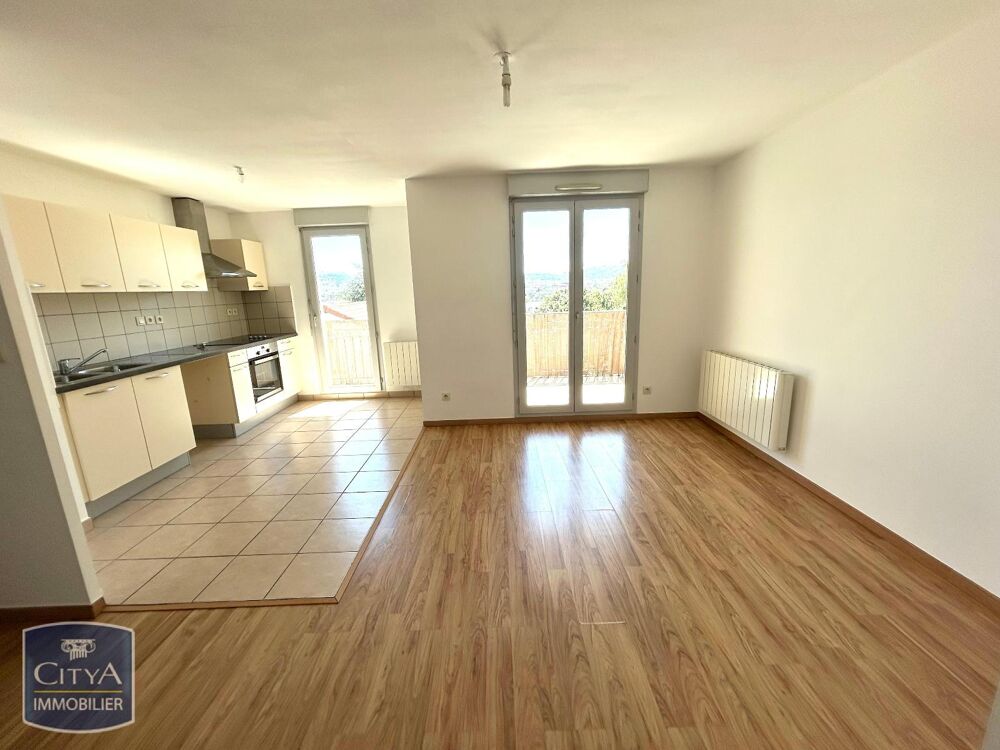 À LOUER ! Découvrez cet appartement récent T3 situé à ST....