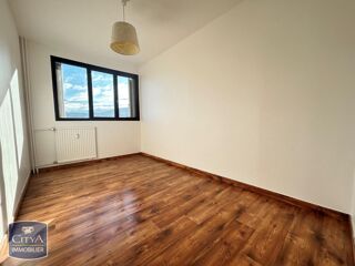  Appartement à louer 4 pièces 77 m²