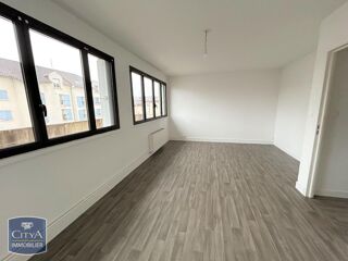  Appartement à louer 5 pièces 100 m²