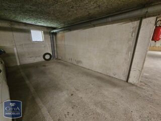  Parking / Garage à louer 