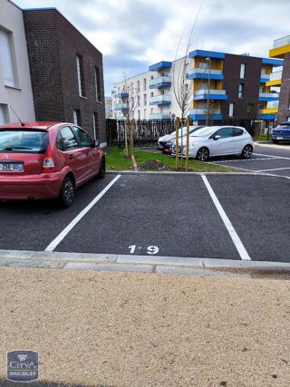  Parking / Garage à louer 