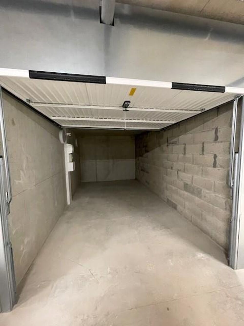 location Parking / Garage Décines-Charpieu (69150)