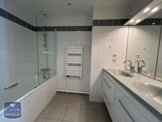  Appartement à louer 3 pièces 81 m²
