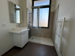  Appartement à louer 3 pièces 81 m²