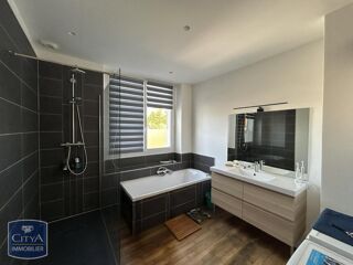  Appartement à louer 3 pièces 100 m²