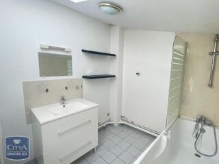  Appartement à louer 3 pièces 98 m²