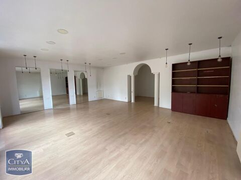 A LOUER - LOCAL COMMERCIAL AVEC VITRINE - OYONNAX Sit... 600 01100 Oyonnax