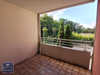  Appartement à louer 4 pièces 77 m²
