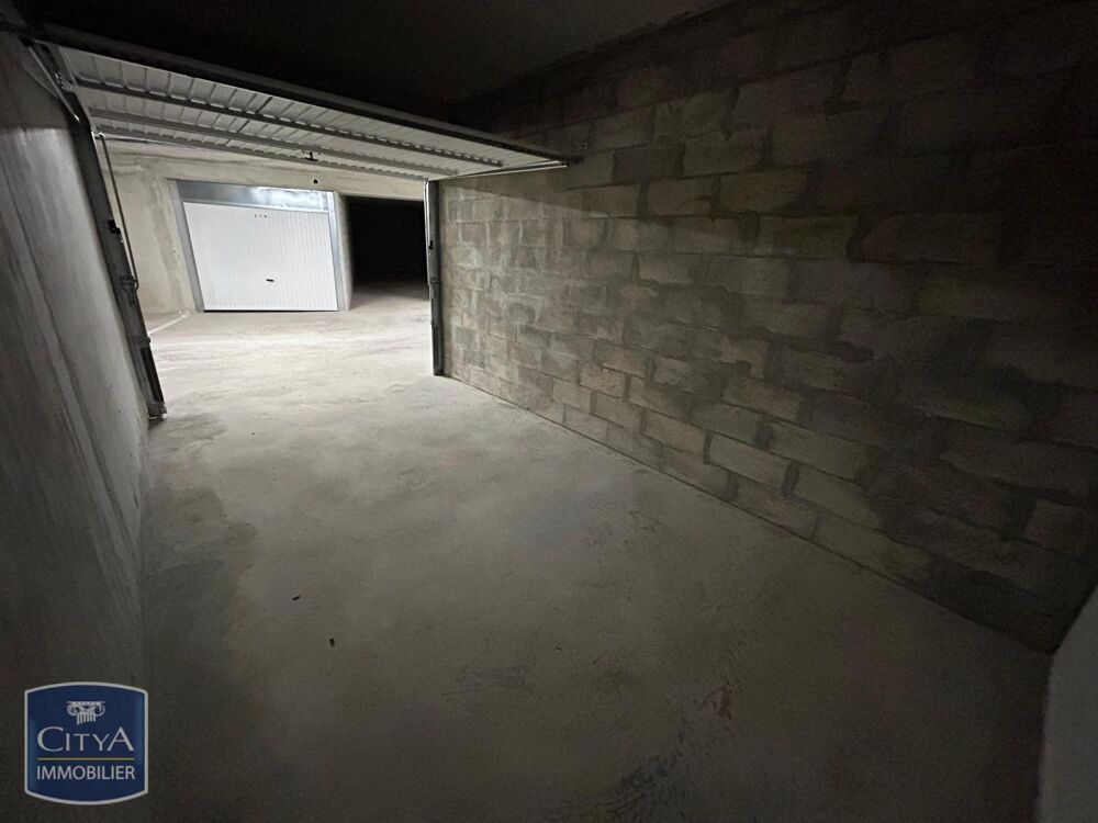 location Parking / Garage Solliès-Pont (83210)