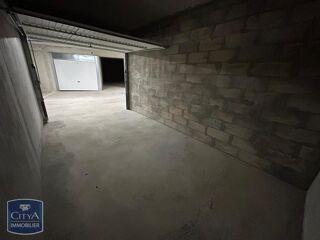  Parking / Garage à louer 