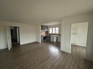  Appartement à louer 4 pièces 74 m²