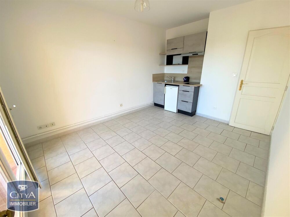 A LOUER -- APPARTEMENT 2 PIECES -- PORT SAINT LOUIS DU R....