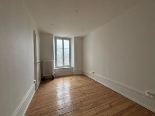  Appartement à louer 5 pièces 107 m²